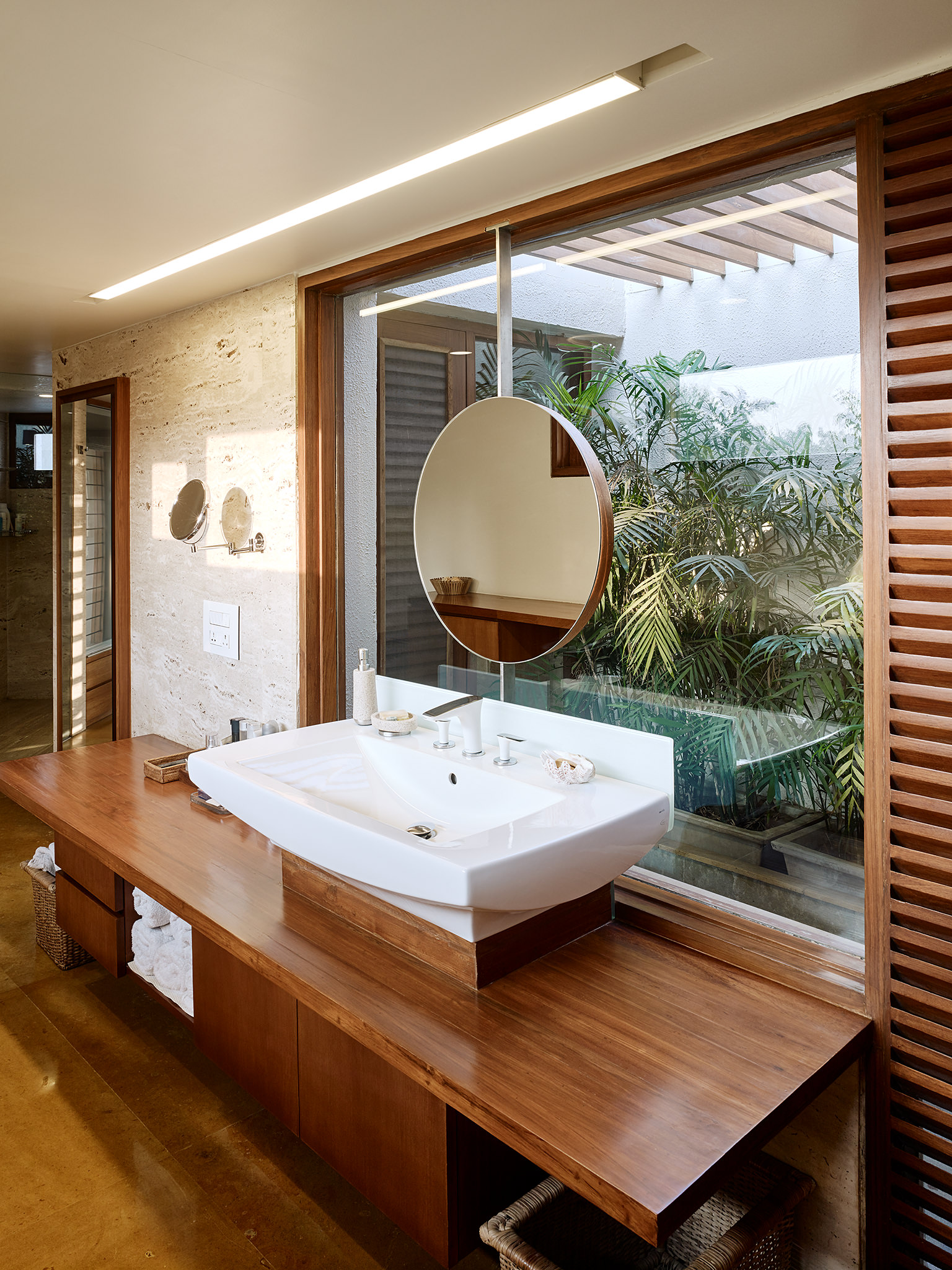 E17621 Alpa 060496 SCREEN